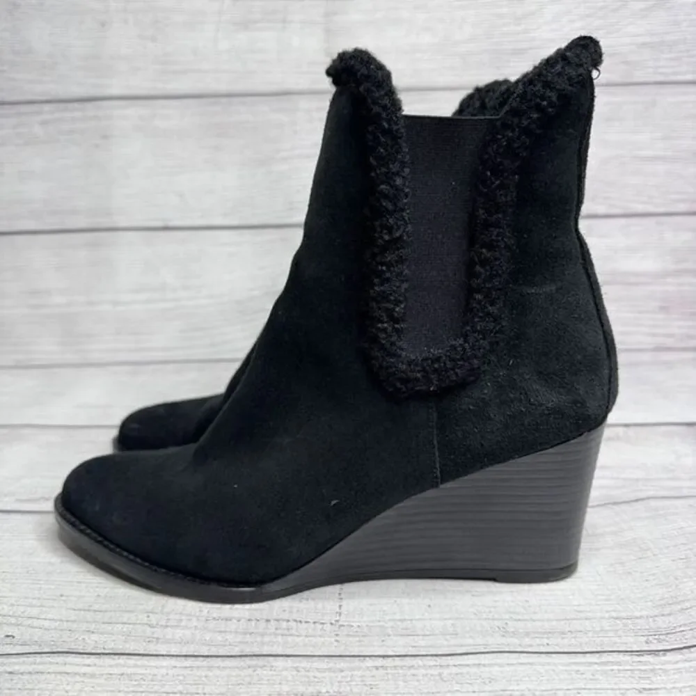 ANDREE ASSOUS Black Suede Sherpa Lined Chelsea Wedge Ankle Boots Women 9 Booties